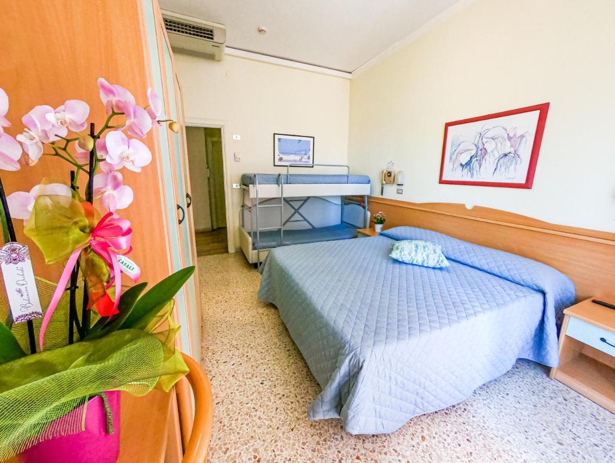 Hotel Simplon Белларія-Іджеа-Марина Номер фото