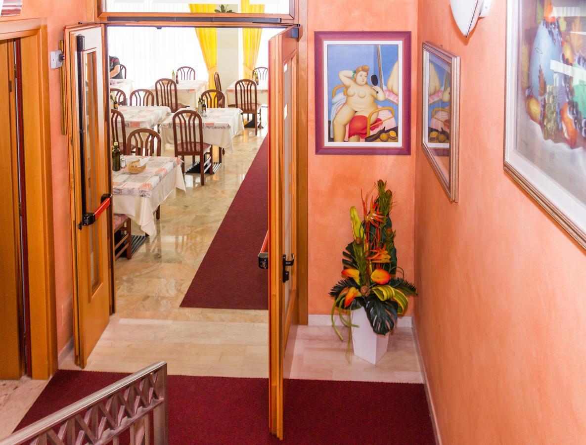 Hotel Simplon Белларія-Іджеа-Марина Екстер'єр фото